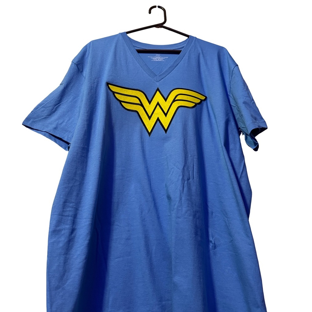 Wonder Woman Custom Calvin Klein Classic Fit V-Neck Size XL - Picture 3 of 7